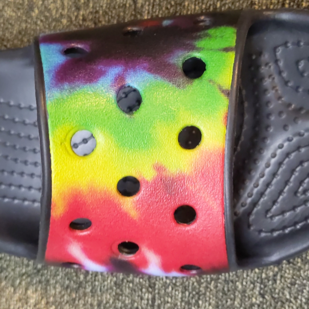 CROCS Tie-Dye Graphic Slides Child Size 12 - Picture 9 of 9